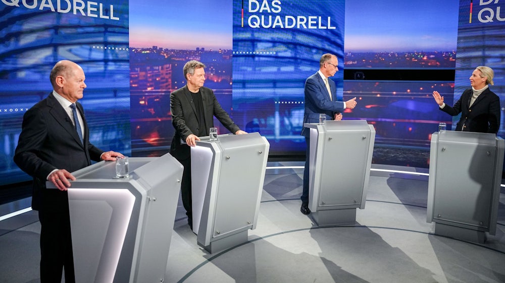 4 KANZLERKANDIDATEN STEHEN IM STUDIO DES QUADRELLS